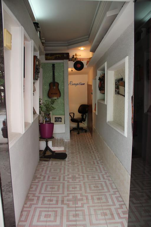 ホステル レトロ バトゥーミ 部屋 写真