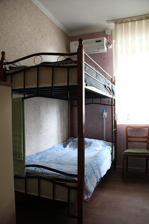 ホステル レトロ バトゥーミ 部屋 写真