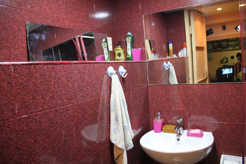 ホステル レトロ バトゥーミ 部屋 写真
