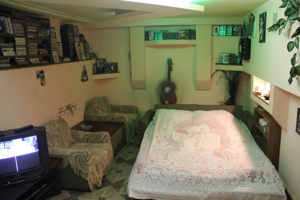 ホステル レトロ バトゥーミ 部屋 写真