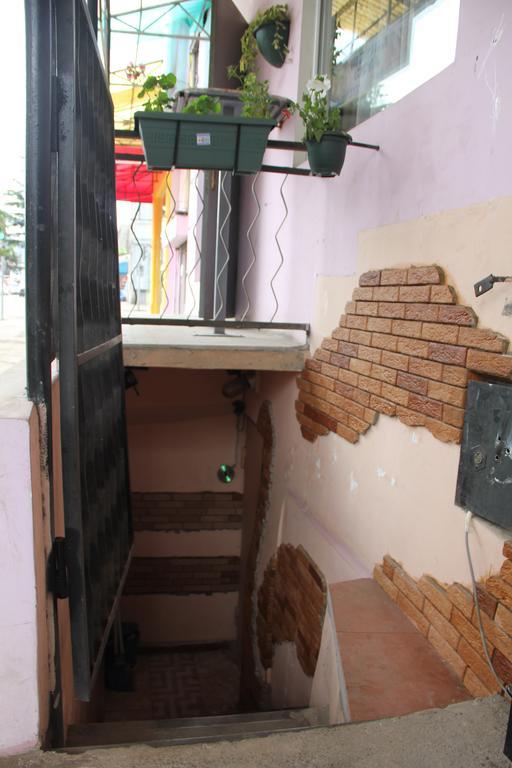 ホステル レトロ バトゥーミ 部屋 写真